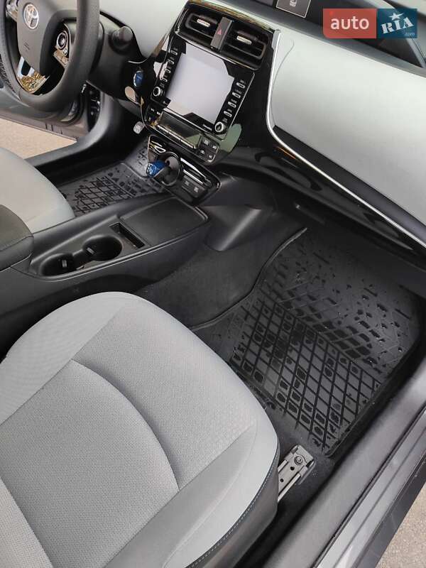 Хетчбек Toyota Prius 2022 в Дніпрі