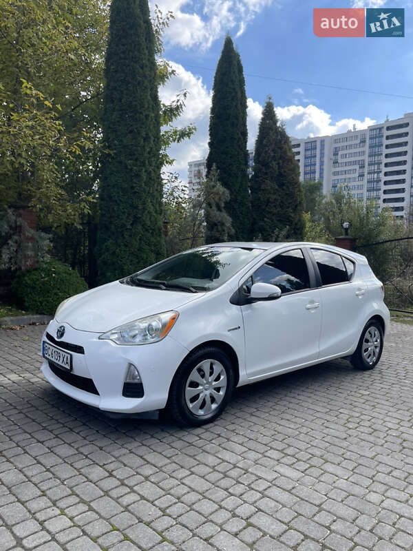 Хэтчбек Toyota Prius 2013 в Львове