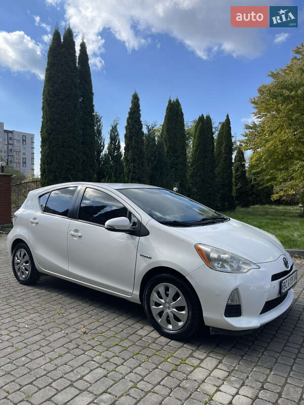 Хэтчбек Toyota Prius 2013 в Львове