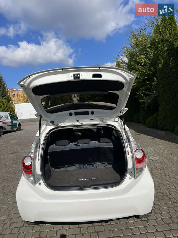 Хэтчбек Toyota Prius 2013 в Львове