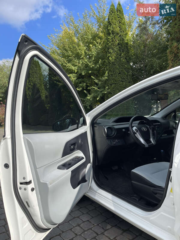 Хэтчбек Toyota Prius 2013 в Львове
