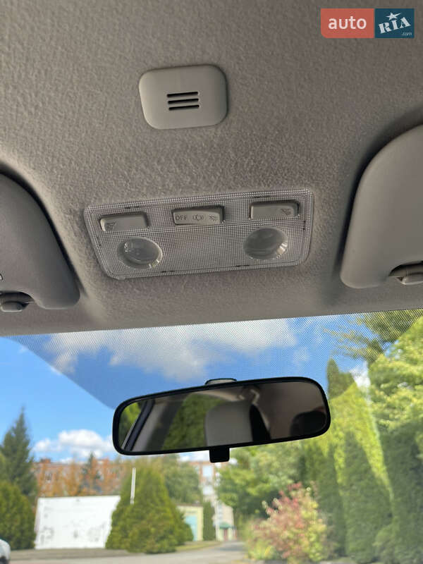 Хэтчбек Toyota Prius 2013 в Львове