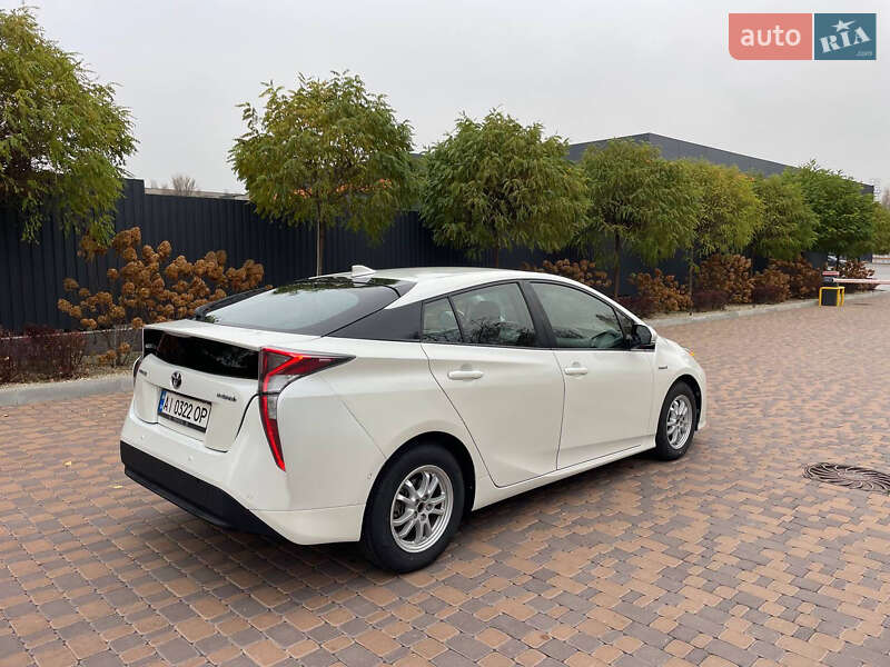 Хетчбек Toyota Prius 2017 в Києві