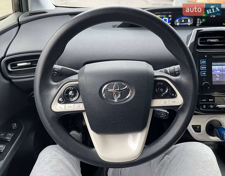Хетчбек Toyota Prius 2017 в Києві