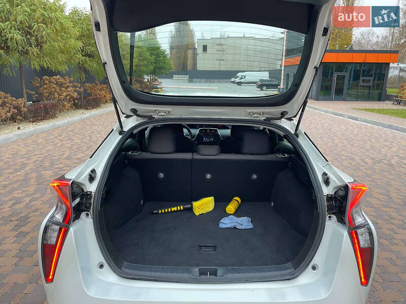 Хетчбек Toyota Prius 2017 в Києві