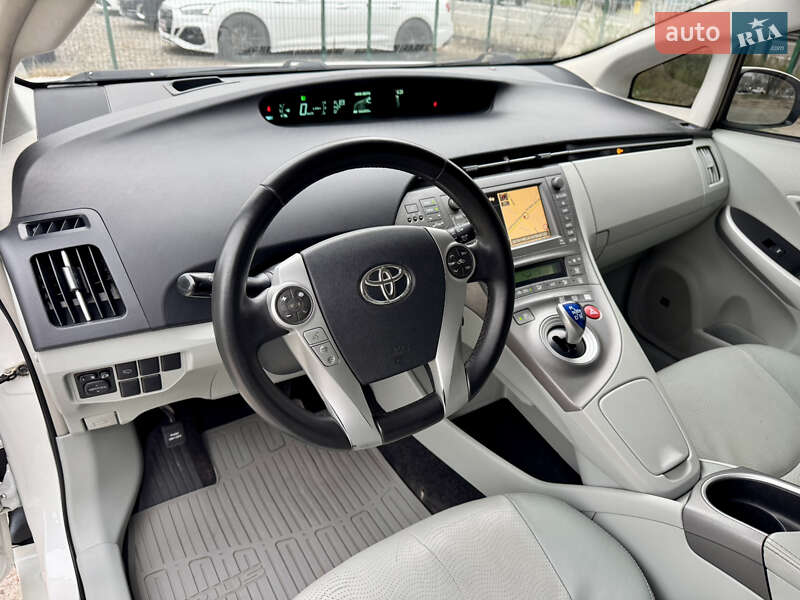 Хэтчбек Toyota Prius 2012 в Киеве