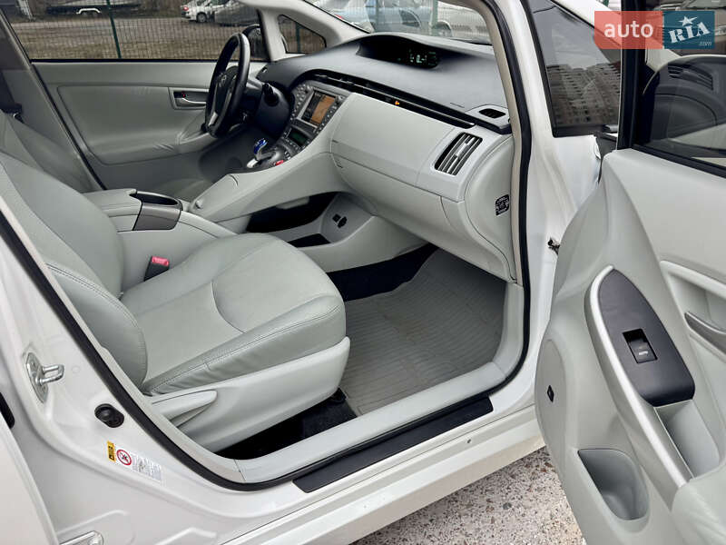 Хэтчбек Toyota Prius 2012 в Киеве