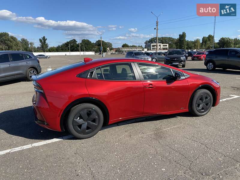 Хэтчбек Toyota Prius 2024 в Киеве фото 5 Хэтчбек Toyota Prius 2024 в Киеве