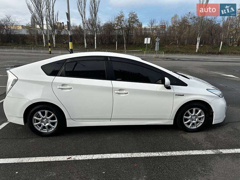 Хэтчбек Toyota Prius 2014 в Киеве фото 7 Хэтчбек Toyota Prius 2014 в Киеве