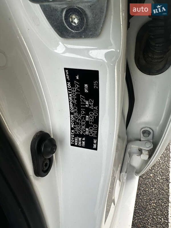 Хэтчбек Toyota Prius 2014 в Киеве фото 20 Хэтчбек Toyota Prius 2014 в Киеве