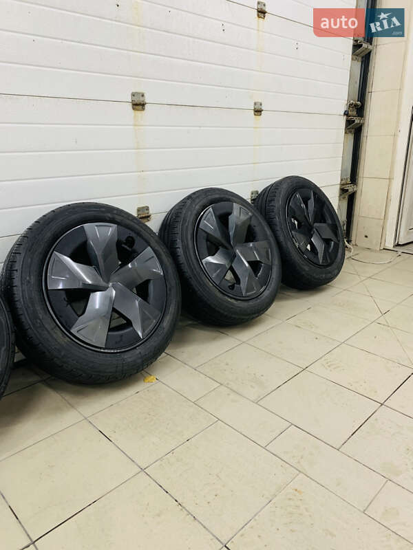 Хетчбек Toyota Prius 2024 в Одесі