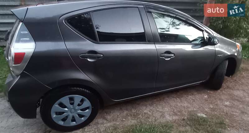 Хетчбек Toyota Prius 2012 в Києві фото 3 Хетчбек Toyota Prius 2012 в Києві
