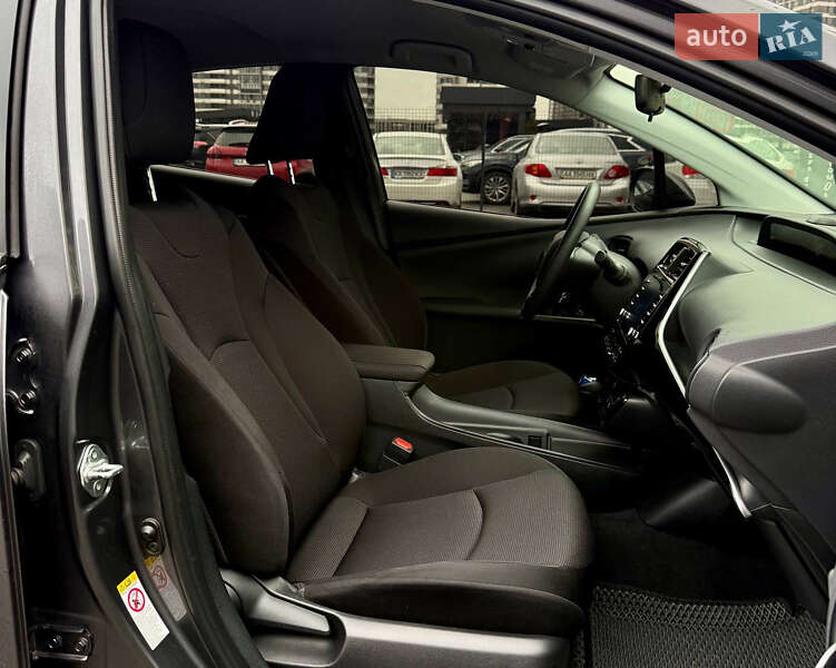 Хэтчбек Toyota Prius 2022 в Киеве