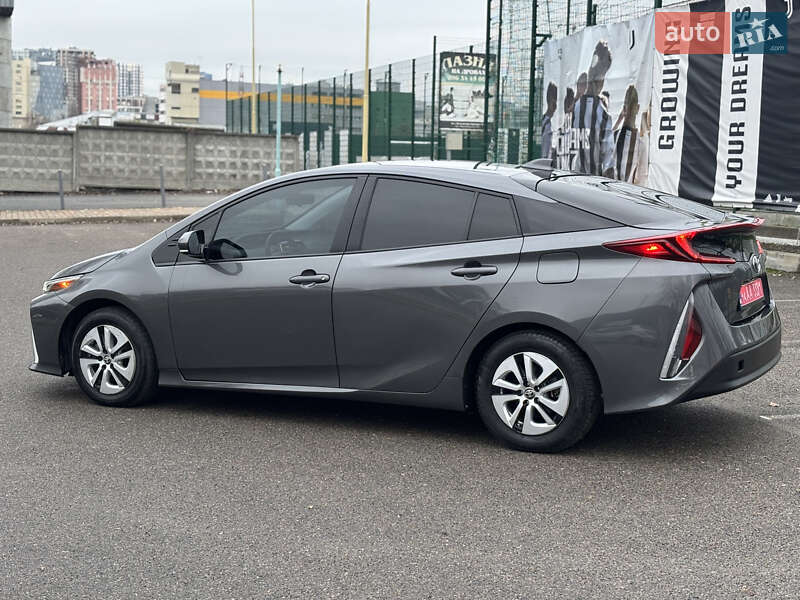 Хэтчбек Toyota Prius 2021 в Киеве