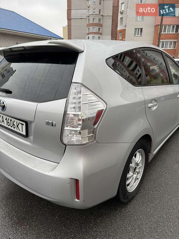 Хэтчбек Toyota Prius 2013 в Софиевской Борщаговке