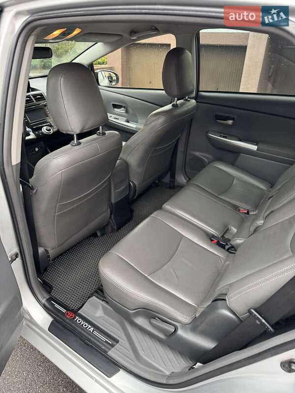 Хэтчбек Toyota Prius 2013 в Софиевской Борщаговке