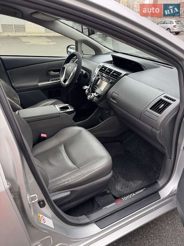 Хэтчбек Toyota Prius 2013 в Софиевской Борщаговке