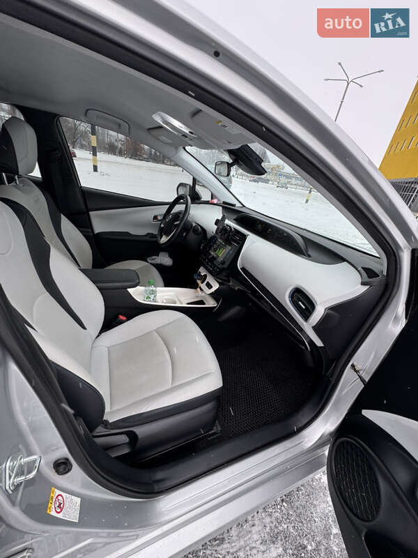 Хэтчбек Toyota Prius 2016 в Киеве