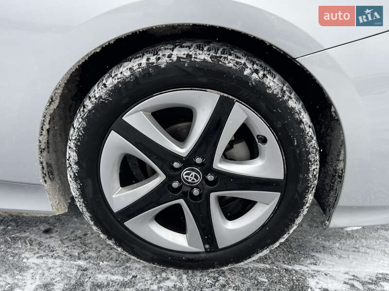 Хэтчбек Toyota Prius 2016 в Киеве