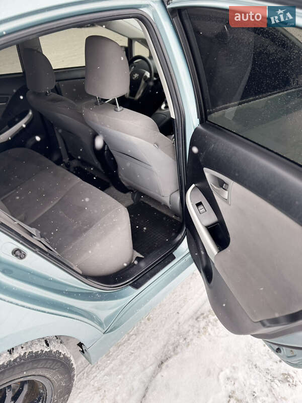Хэтчбек Toyota Prius 2013 в Валках фото 14 Хэтчбек Toyota Prius 2013 в Валках
