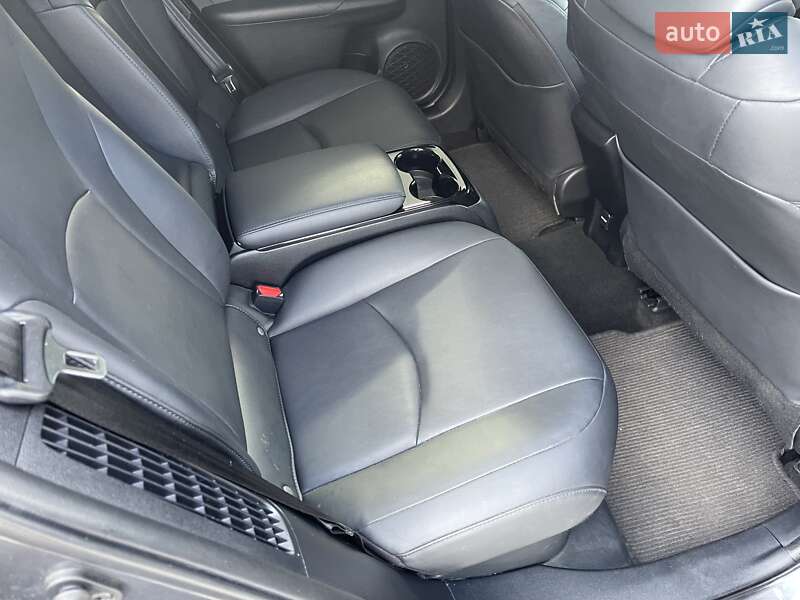 Хэтчбек Toyota Prius 2017 в Киеве фото 17 Хэтчбек Toyota Prius 2017 в Киеве