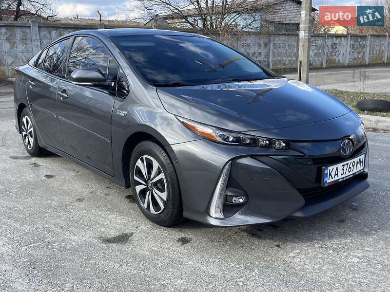 Хэтчбек Toyota Prius 2017 в Киеве фото Хэтчбек Toyota Prius 2017 в Киеве
