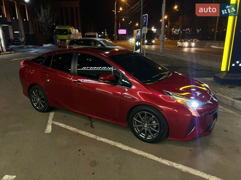 Хэтчбек Toyota Prius 2016 в Киеве
