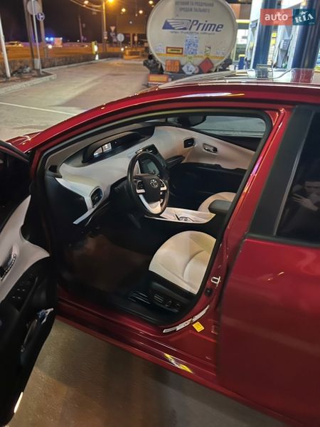 Хэтчбек Toyota Prius 2016 в Киеве