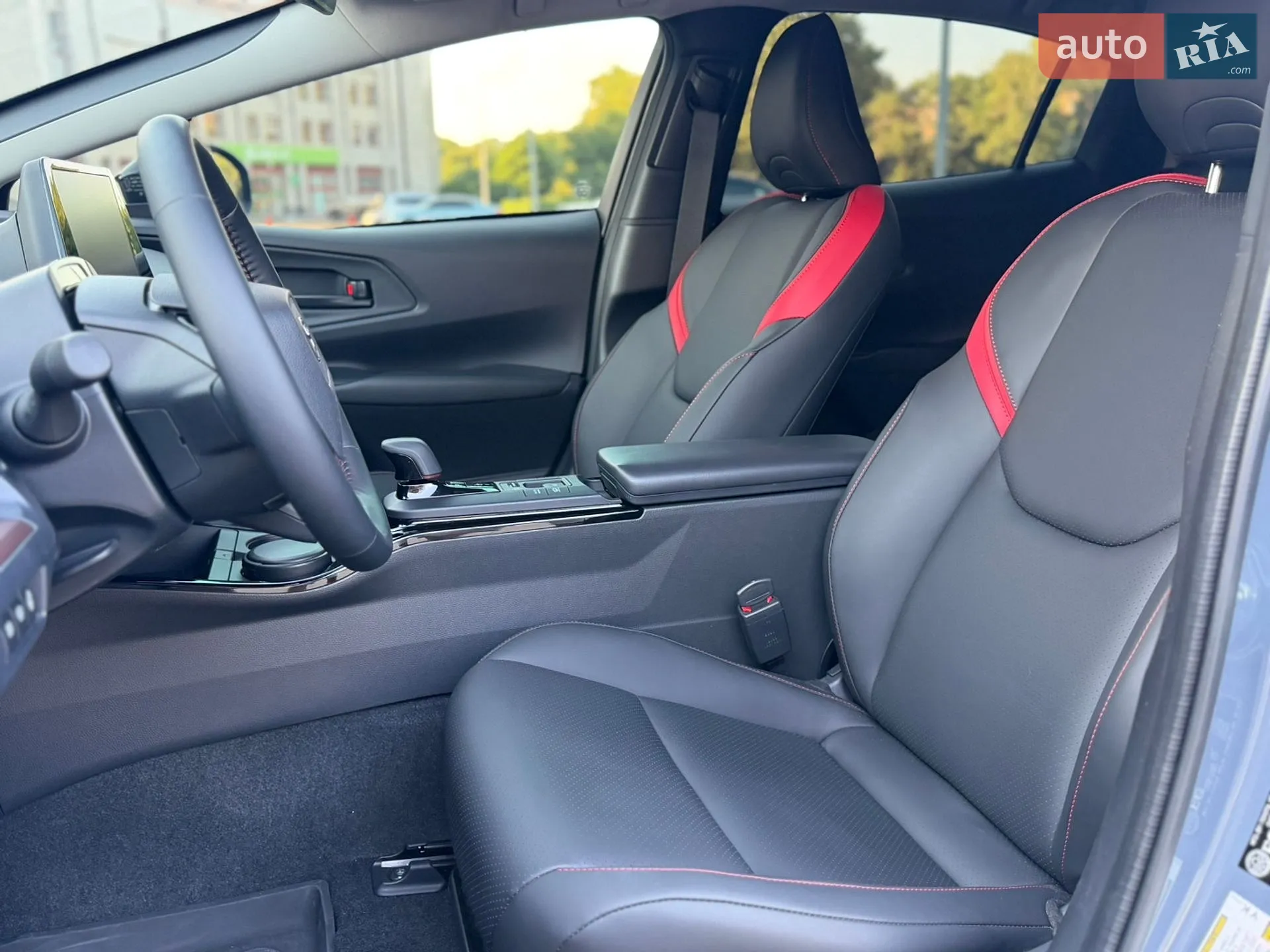 Toyota Prius Prime 2025 VIN JTDACACU3S3051557 фото оголошення 16 з 35