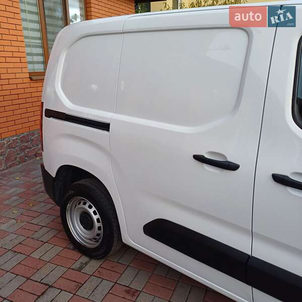 Вантажний фургон Toyota Proace City 2022 в Житомирі