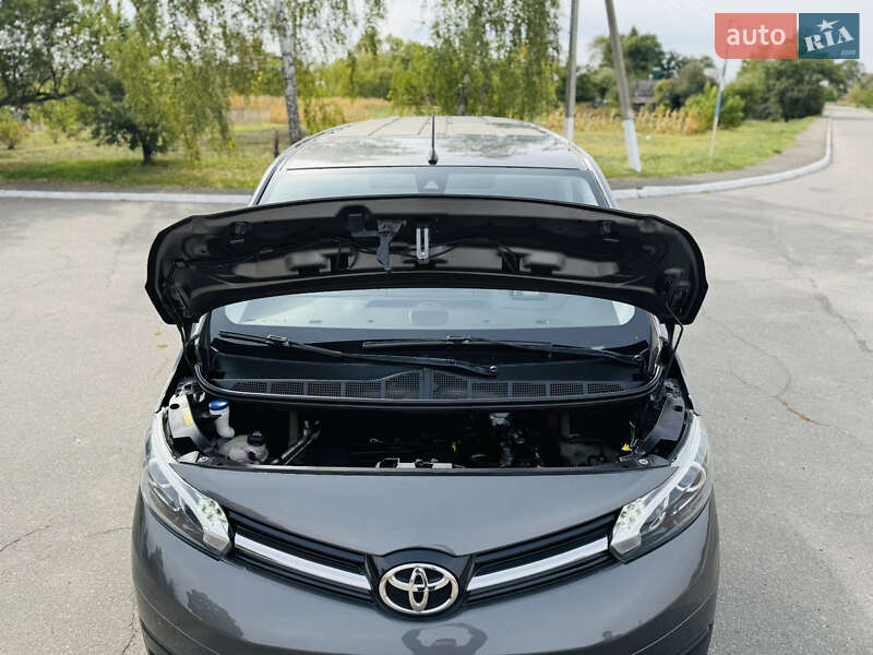 Мінівен Toyota Proace Verso 2019 в Ромнах