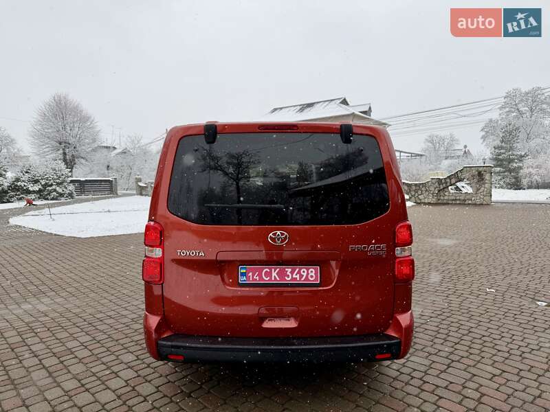 Минивэн Toyota Proace Verso 2022 в Калуше