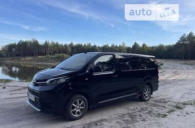 Вантажний фургон Toyota Proace 2017 в Камені-Каширському