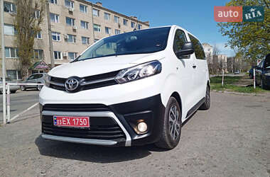 Мінівен Toyota Proace 2020 в 