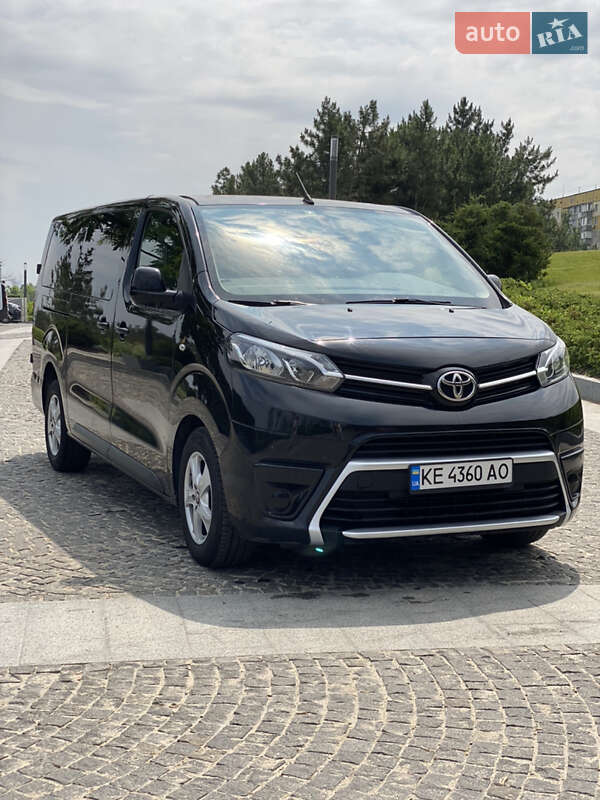 Вантажний фургон Toyota Proace 2017 в Дніпрі