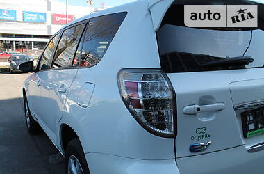Позашляховик / Кросовер Toyota RAV4 EV 2013 в 