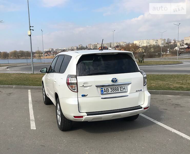 Позашляховик / Кросовер Toyota RAV4 EV 2012 в Вінниці