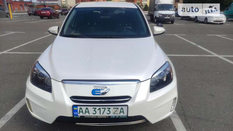 Внедорожник / Кроссовер Toyota RAV4 EV 2013 в Киеве