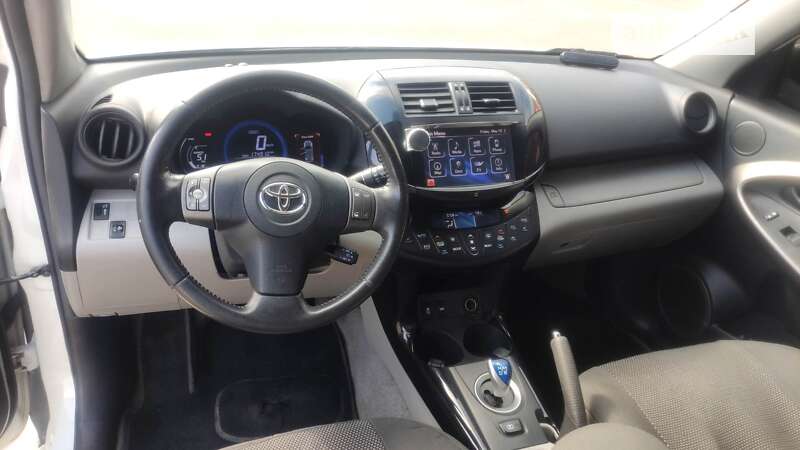 Внедорожник / Кроссовер Toyota RAV4 EV 2013 в Киеве