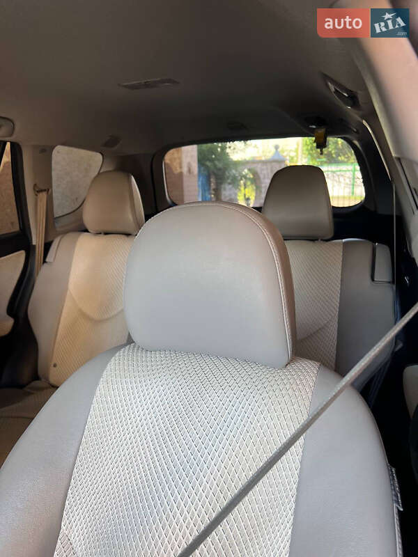 Внедорожник / Кроссовер Toyota RAV4 EV 2014 в Хусте фото 6 Внедорожник / Кроссовер Toyota RAV4 EV 2014 в Хусте