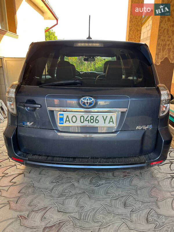 Внедорожник / Кроссовер Toyota RAV4 EV 2014 в Хусте фото 2 Внедорожник / Кроссовер Toyota RAV4 EV 2014 в Хусте