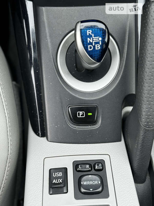 Позашляховик / Кросовер Toyota RAV4 EV 2013 в Києві