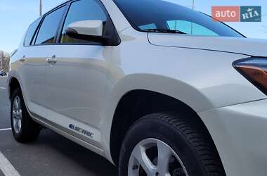 Внедорожник / Кроссовер Toyota RAV4 EV 2013 в Киеве