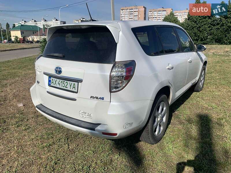 Внедорожник / Кроссовер Toyota RAV4 EV 2013 в Харькове фото 11 Внедорожник / Кроссовер Toyota RAV4 EV 2013 в Харькове