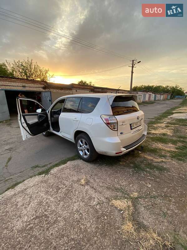 Внедорожник / Кроссовер Toyota RAV4 EV 2012 в Кривом Роге