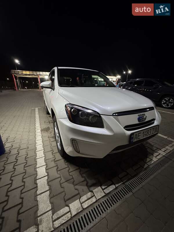 Внедорожник / Кроссовер Toyota RAV4 EV 2012 в Кривом Роге