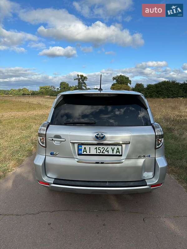 Внедорожник / Кроссовер Toyota RAV4 EV 2014 в Киеве