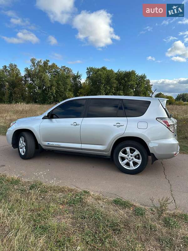 Позашляховик / Кросовер Toyota RAV4 EV 2014 в Києві