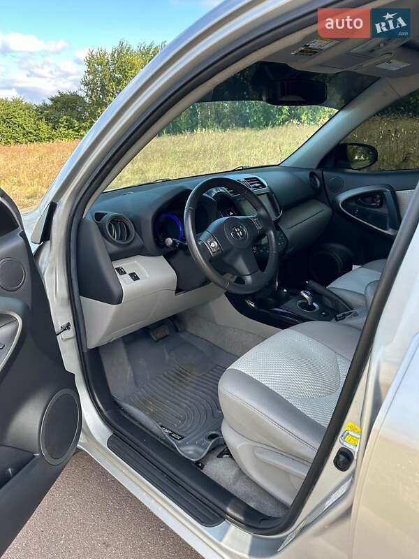 Внедорожник / Кроссовер Toyota RAV4 EV 2014 в Киеве