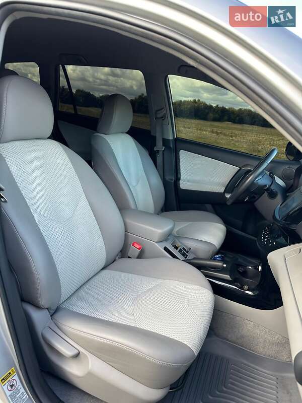 Позашляховик / Кросовер Toyota RAV4 EV 2014 в Києві